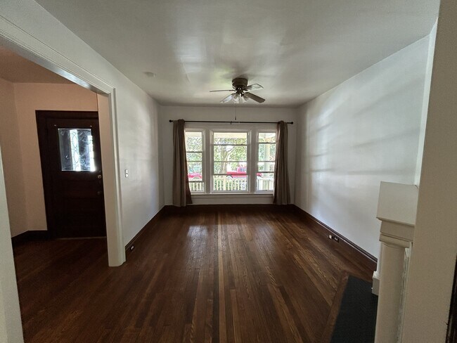 pasillo y sala de estar - 501 Bird Ave
