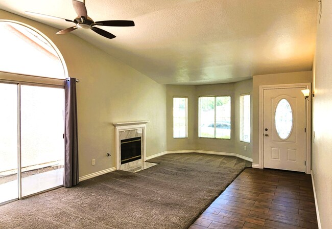 Foto del edificio - Updated Hemet Home, 2Bd, 2Ba, Bonus Room