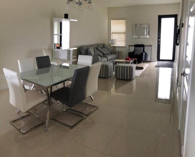 Foto del edificio - 7855 NW 104th Ave