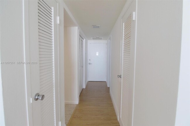 Building Photo - 1000 West Ave