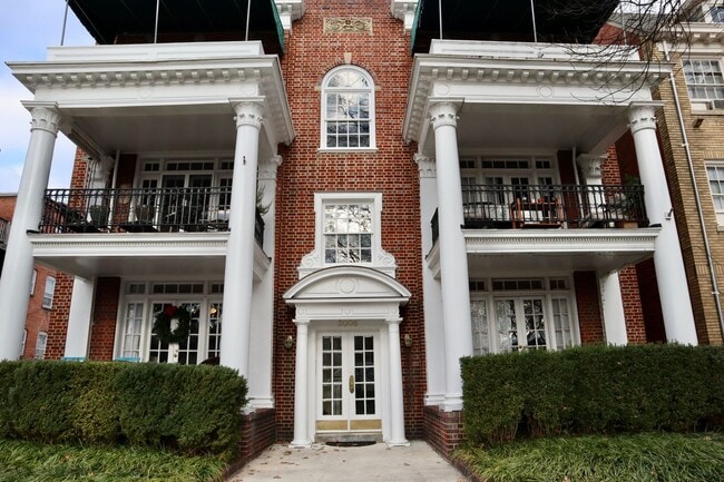 Building Photo - 3006 Monument Ave