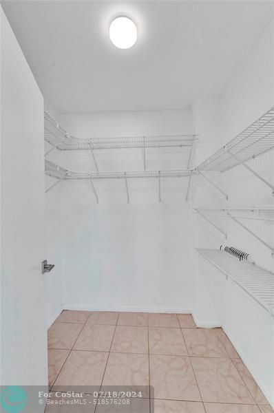 Foto del edificio - 720 Bayshore Dr