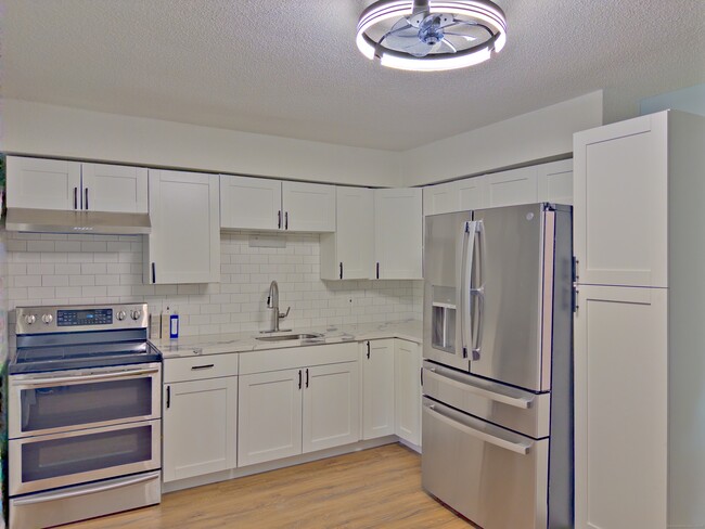 Foto del edificio - 8 Howard Ct