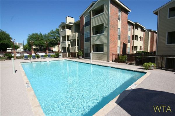 Primary Photo - 14100 Thermal Dr