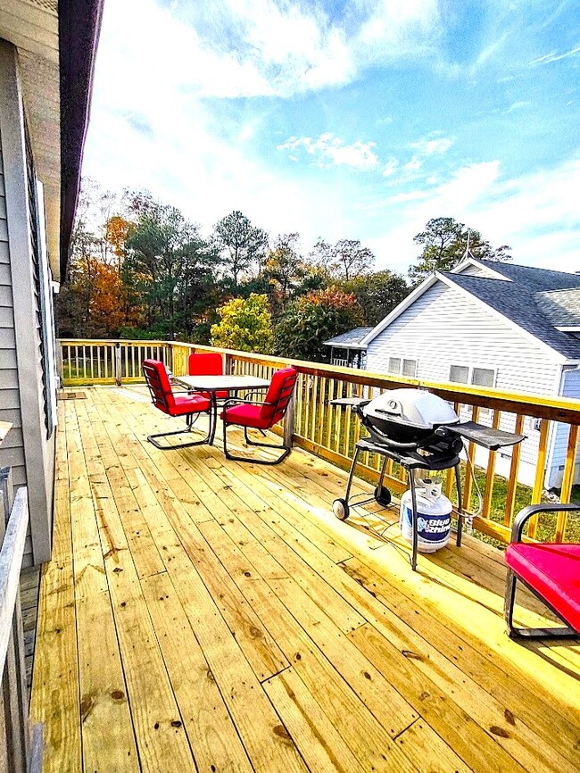 Building Photo - 2694 Jolly Rodger Dr