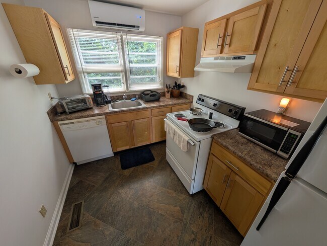 Building Photo - 1508 Merrill St