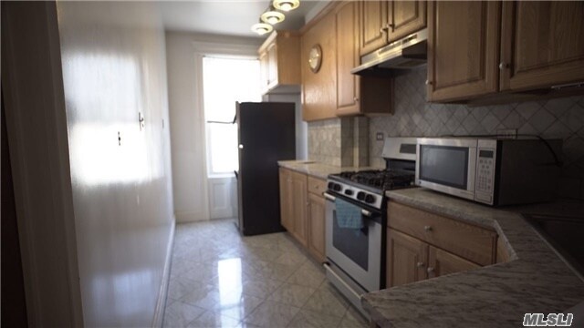 Building Photo - 71-59 68th Pl