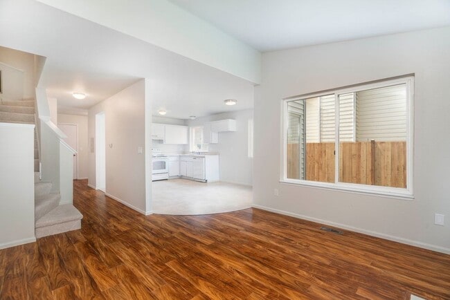 Building Photo - North Bothell 3 bdrm Townhome with private...