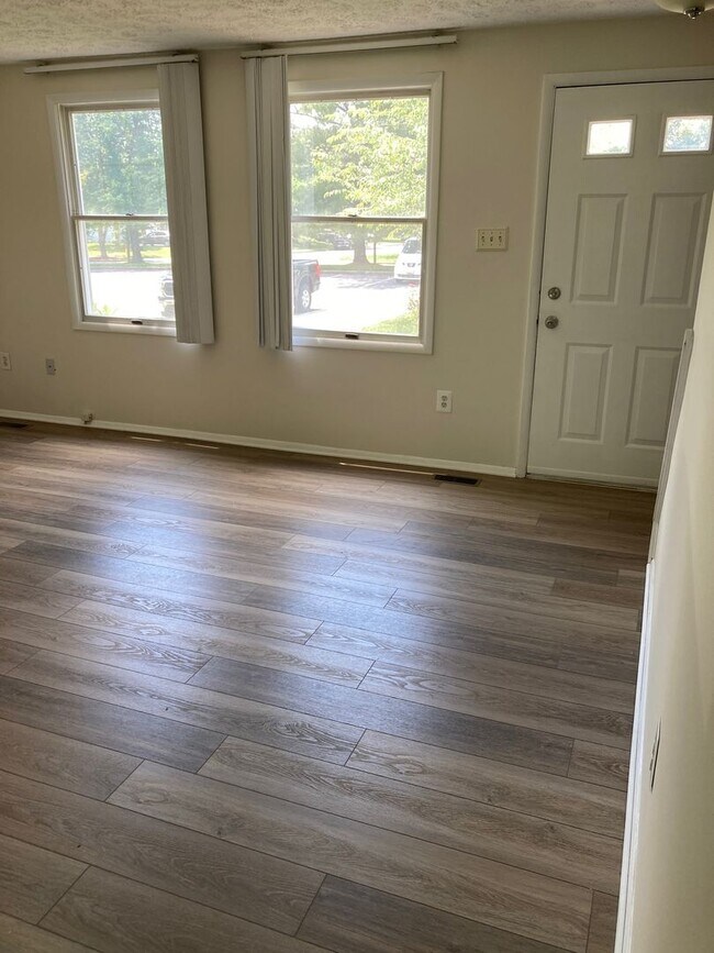 Building Photo - Farmbrook Rental