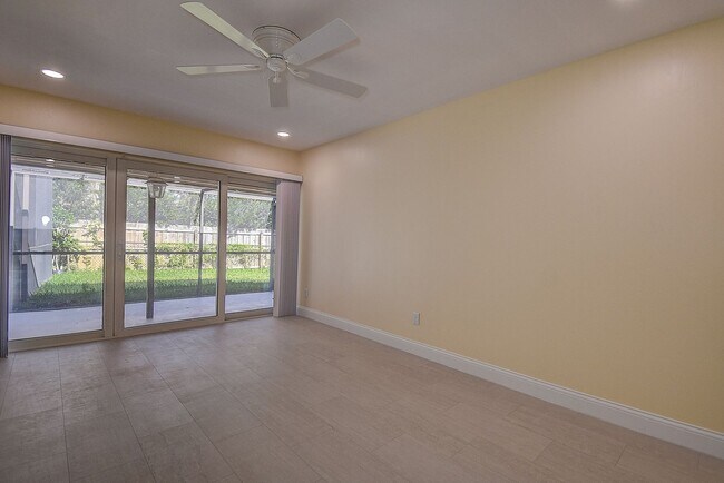 Foto del edificio - 1247 Monticello Blvd N