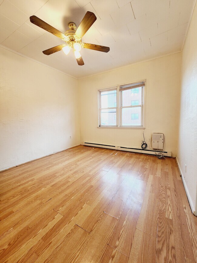 Unidad 3R - 324 Avenue E