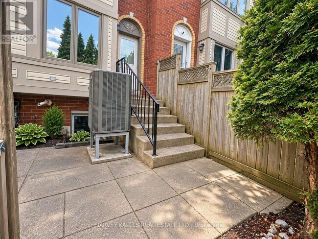 Photo du bâtiment - 1635 Pickering Pkwy