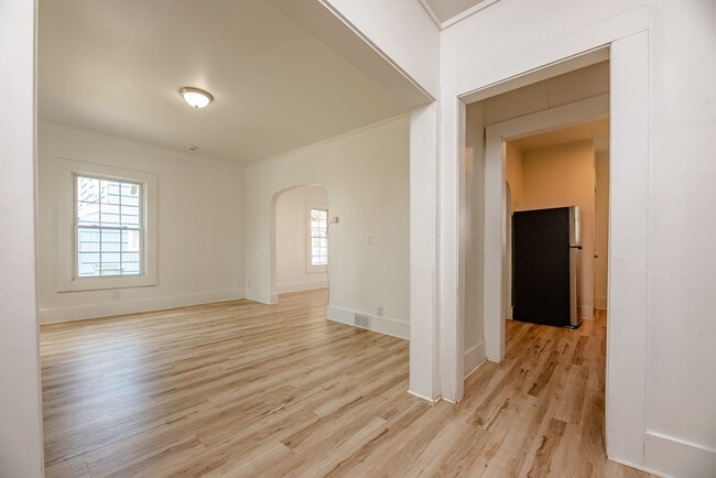 Foto del edificio - 575 Woodbine Ave