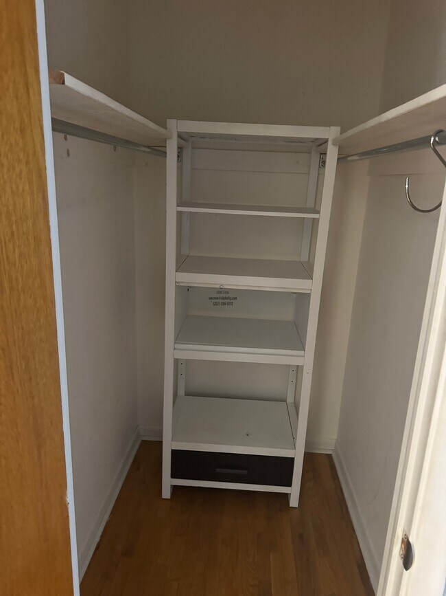 Building Photo - 10008 Jeanes St