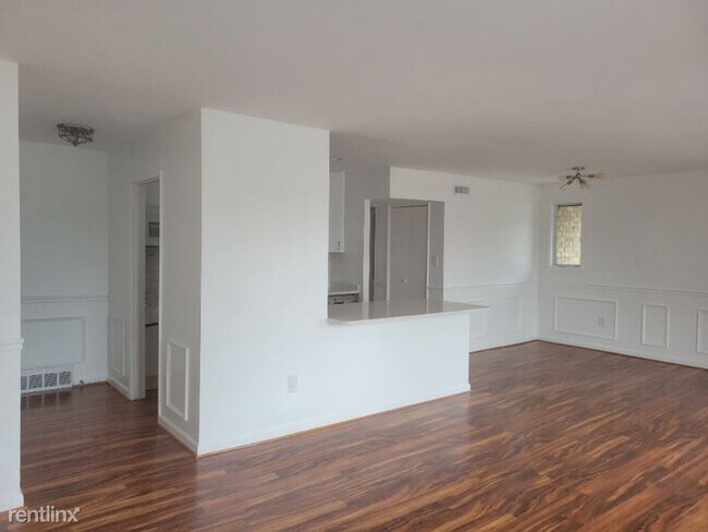 Building Photo - 2 br, 1 bath Condo - 530 Wilson Bridge Drive