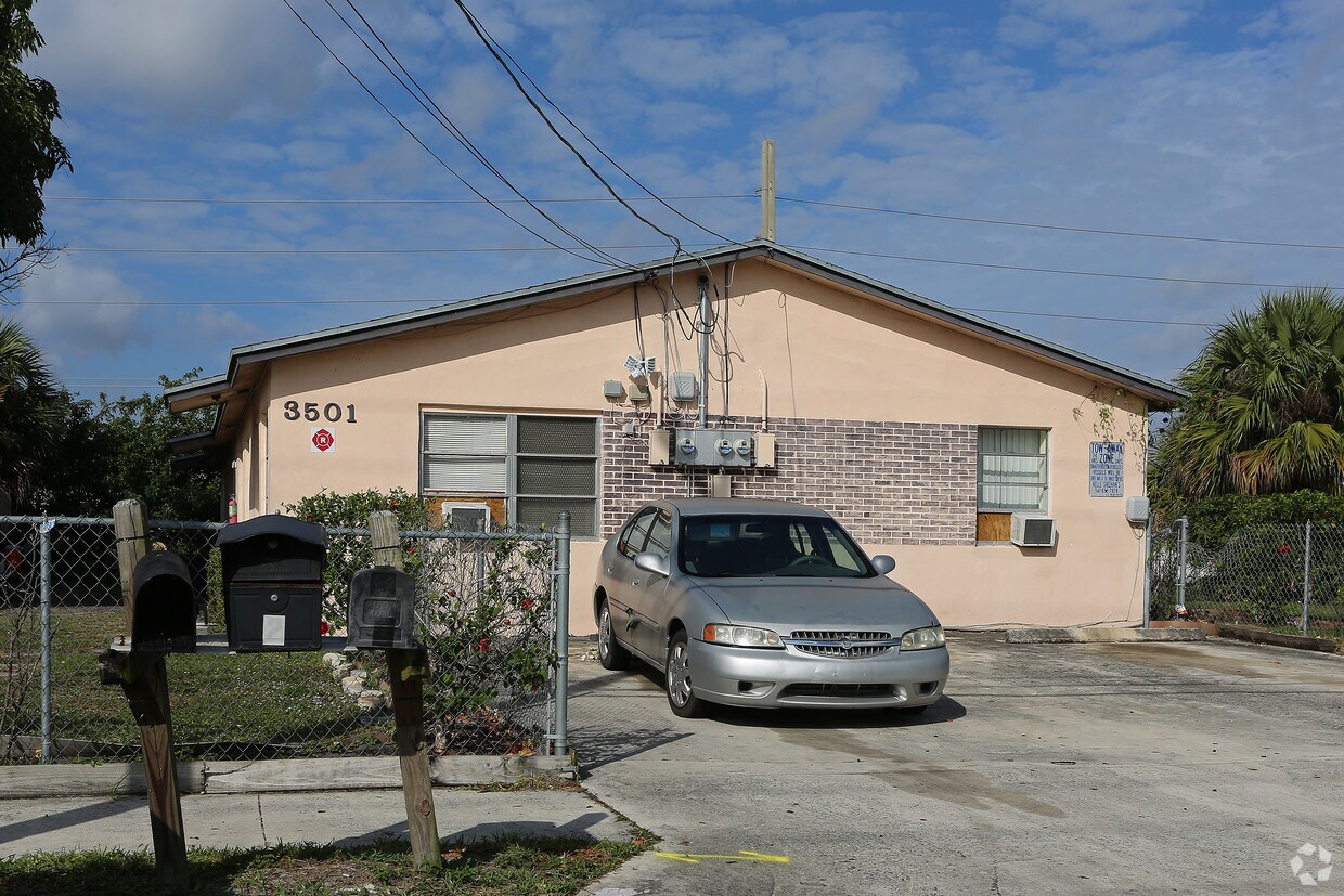 Building Photo - 3501 Windsor Ave