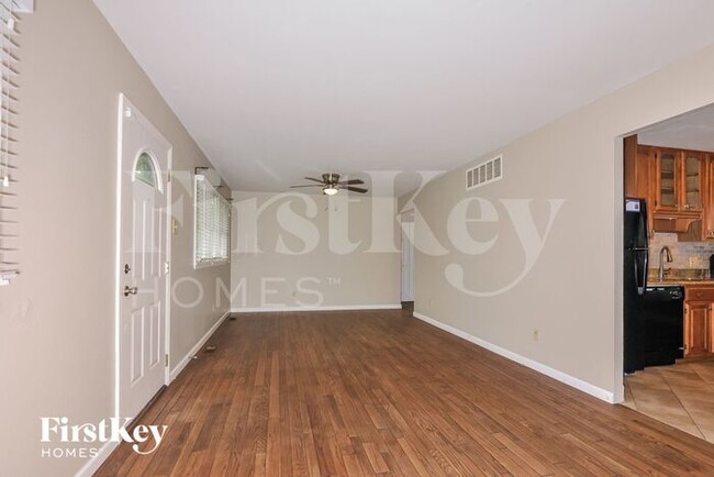 Building Photo - 7 Winded Way Ct