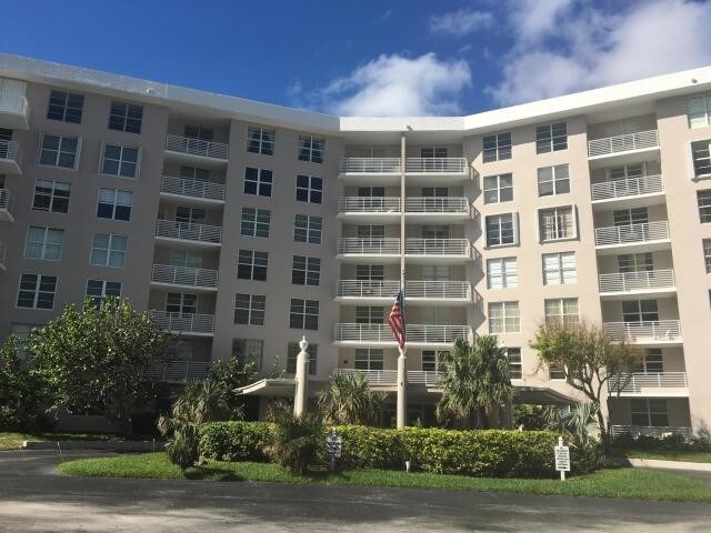 Primary Photo - 2851 S Ocean Blvd