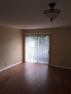 Building Photo - 407 Piccadilly Pl