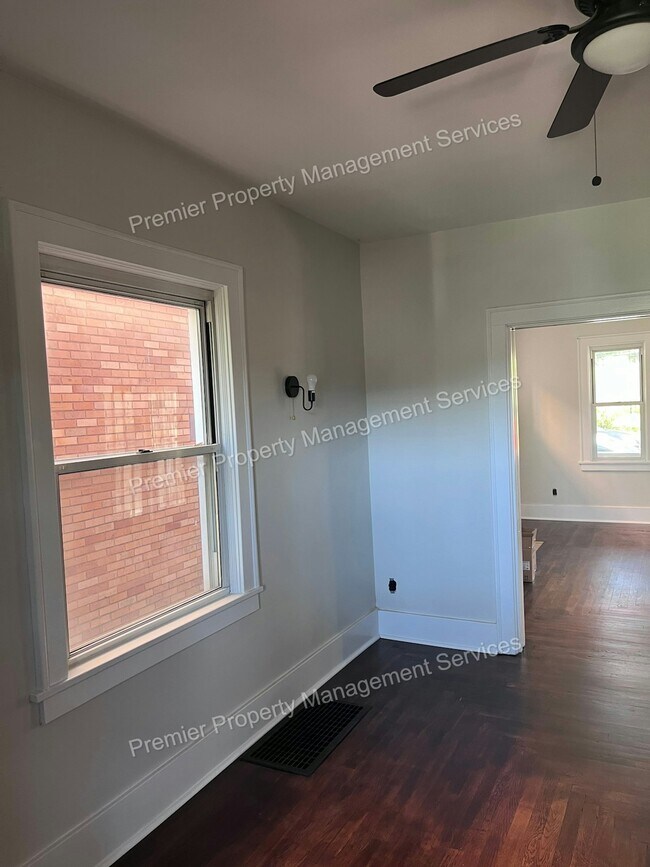 Building Photo - 343 Locust St