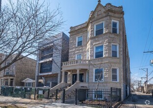 Building Photo - 1940 N Kedzie Ave