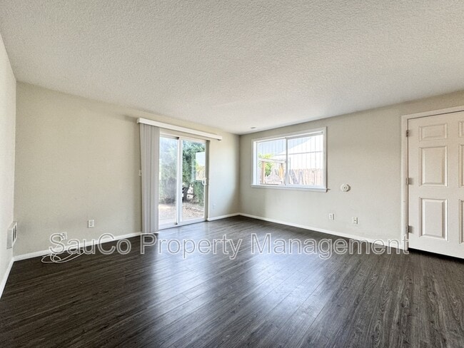Building Photo - 444 N 12th St