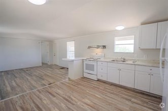 Building Photo - 15555 S Avenida Haley