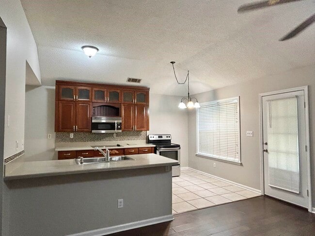 Building Photo - 1117 Dove Hollow Cir W