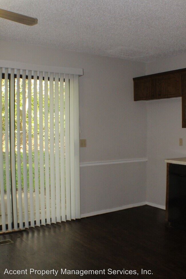 Building Photo - 3 br, 2 bath Apartment - 11129 S. Date Street