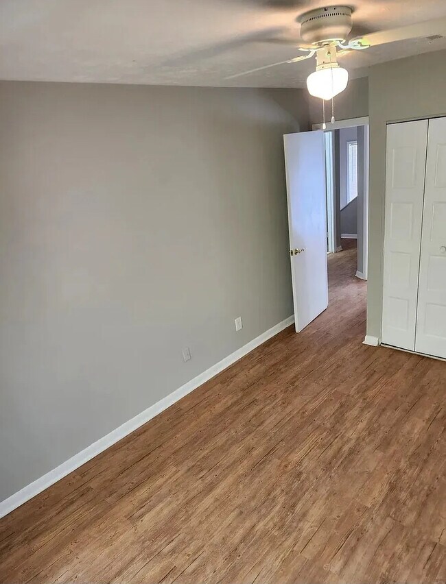 Foto del edificio - Room in Townhome on Governors Dr