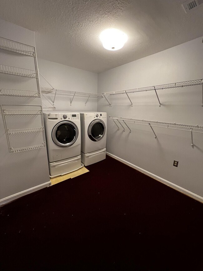 Foto del edificio - 3553 Floating Leaf Ln