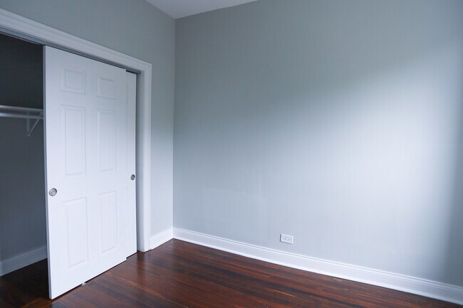 Building Photo - 3824 N Clark St