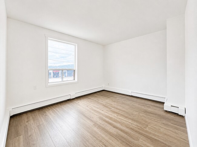 Photo du bâtiment - 983 Barton St E