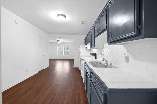 Photo - Perfect 2 Bed 1 Bath Home in Houston's Vibrant Hub!
