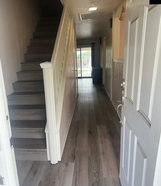 Foto del edificio - 13345 Victoria St