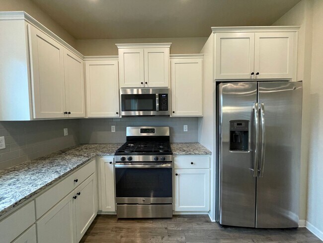 Foto del edificio - Newer North Plains House - 4 Bedrooms, 2.5 baths with Solar Energy Savings!