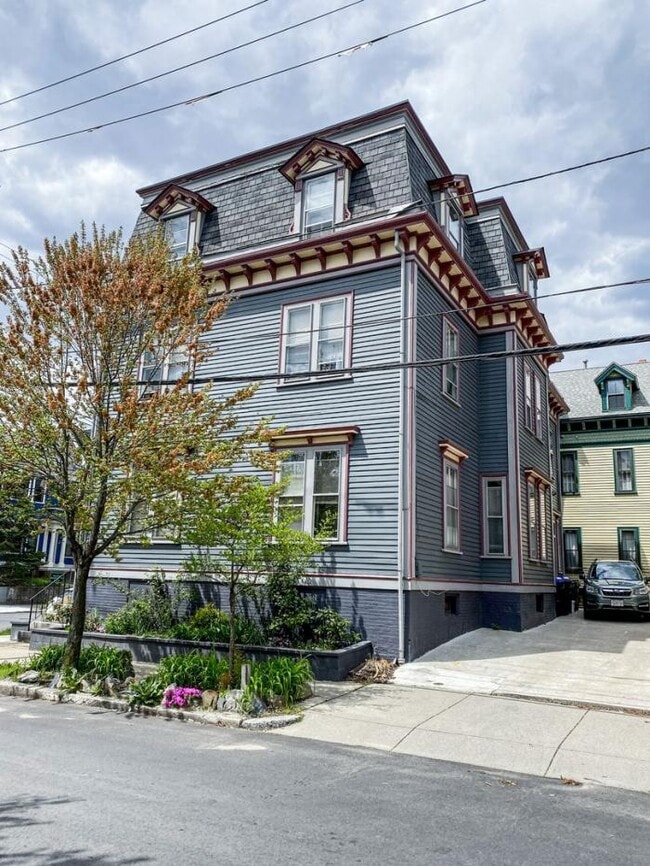 Building Photo - 3 bedroom in Providence RI 02909