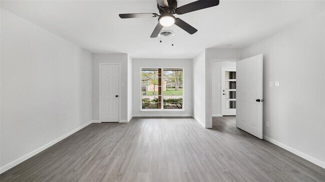 Foto del edificio - 910 Cedar Ln