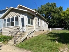 Building Photo - 623 Oak St