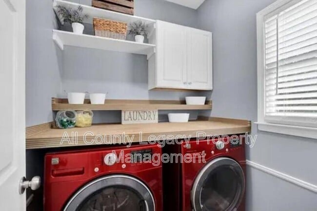 Foto del edificio - 828 Windsor Oak Cir