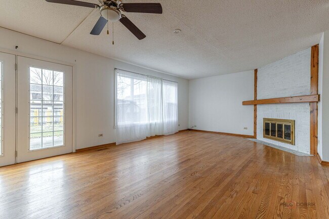 Foto del edificio - 1261 Hialeah Ln