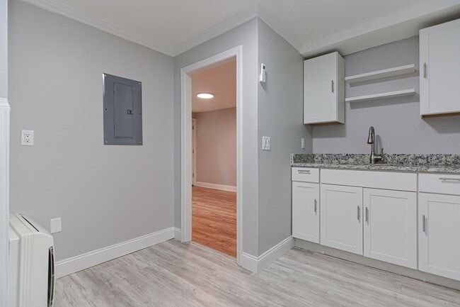 Building Photo - 781 Main St