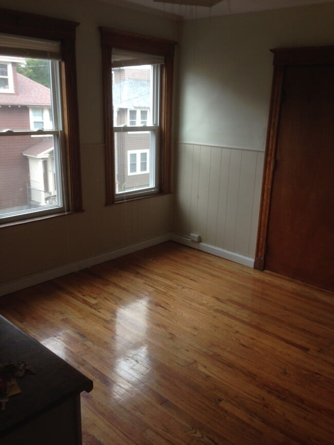 Building Photo - 15 Bardwell St