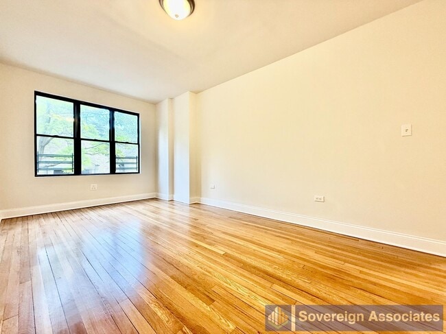 Building Photo - 21 Fifth Avenue