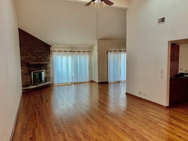Building Photo - 1613 Old Oak Pl