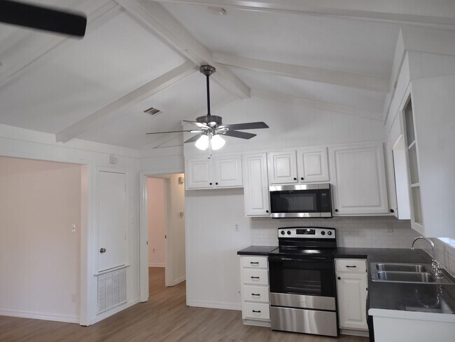 Foto del edificio - 2814 Teasley Dr