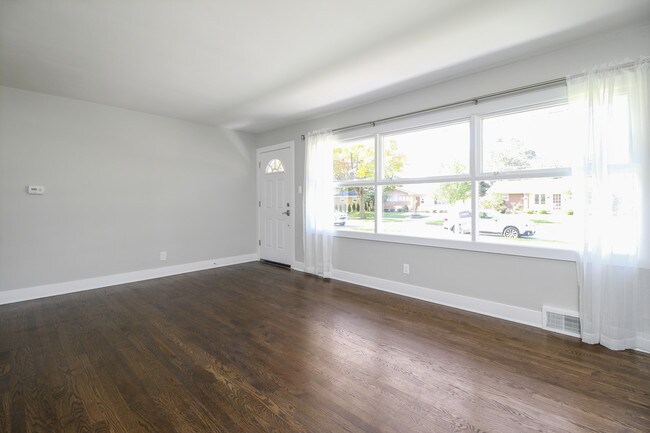 Building Photo - 605 N Wille St