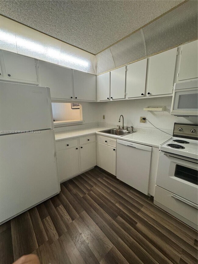 Foto del edificio - 5300 NE 24th Terrace