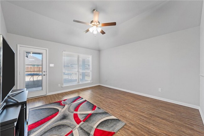 Building Photo - 3/2 Near Baylor