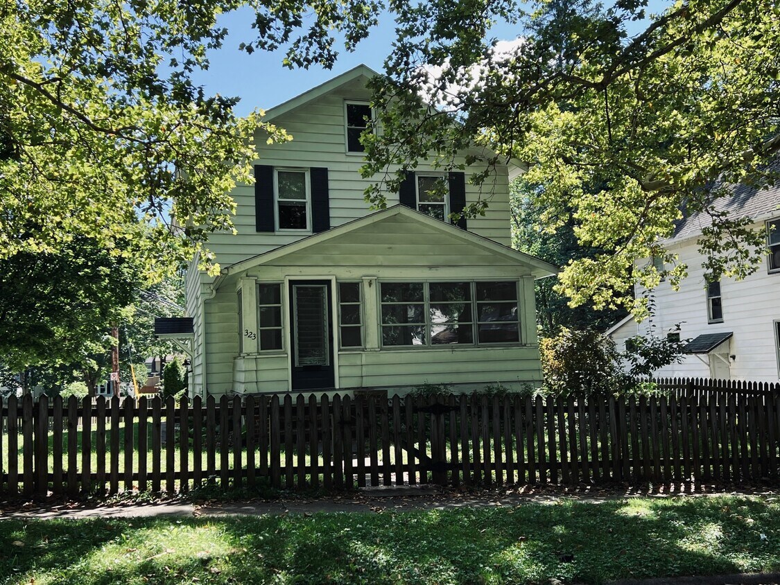 323 N Lincoln St, Kent, OH 44240 House Rental in Kent, OH